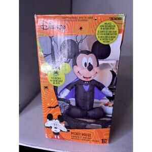Disney 18 inch Gemmy Inflatable Airdorable Mickey Mouse Vampire 228046